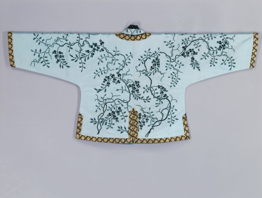 图片[2]-Lake Satin Embroidery Vine Blossom Pipa Pattern Mandarin Coat-China Archive